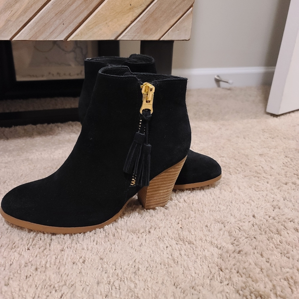 Aldo Black Ankle Boots w/ Gold Zipper and Tassel
